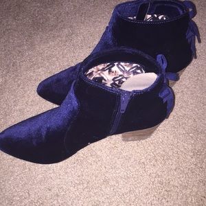 DAVE VELVET ANKLE BOOT by Restricted